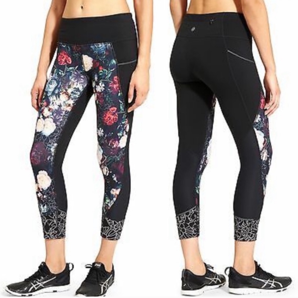 Athleta Relay 2.0 Capri Black Orchid Leggings